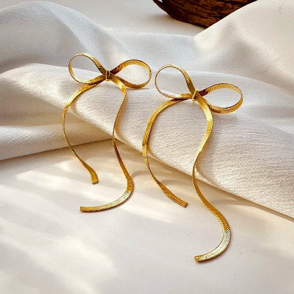 Dazzling Long Bow Earing