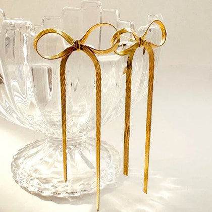 Dazzling Long Bow Earing
